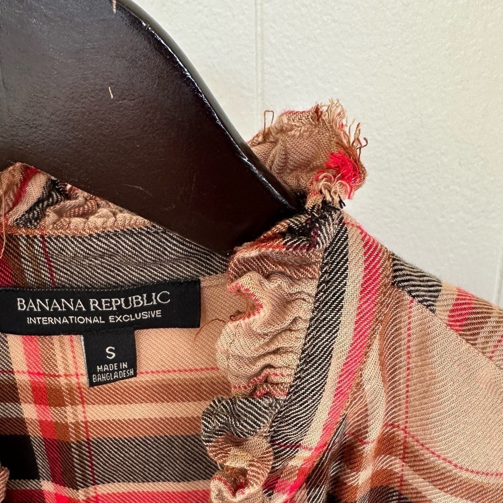 BANANA REPUBLIC Plaid Tan Black Red Button Down Ruffle Collar Small - Picture 6 of 7